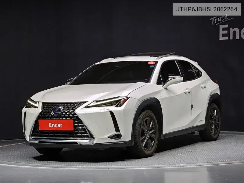 Lexus UX 2020 года выпуска