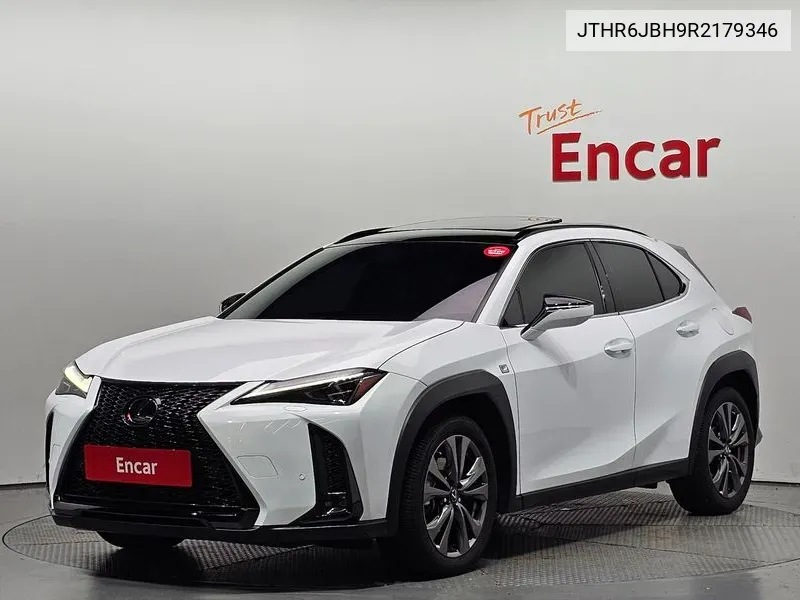 Lexus UX 2024 года выпуска
