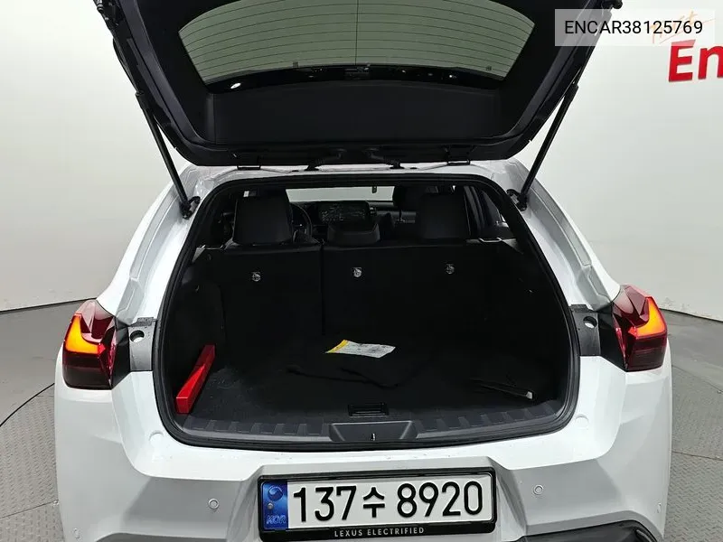 Lexus UX 2024 года выпуска