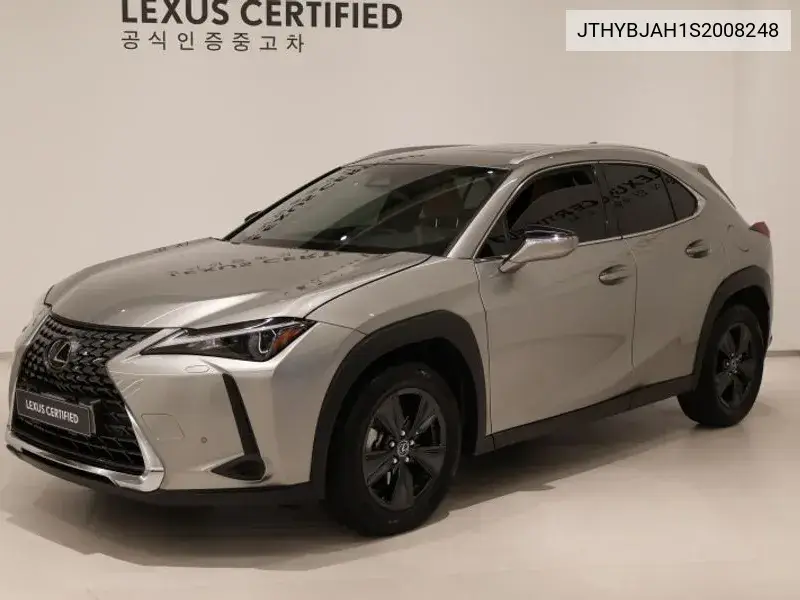 Lexus UX 2024 года выпуска