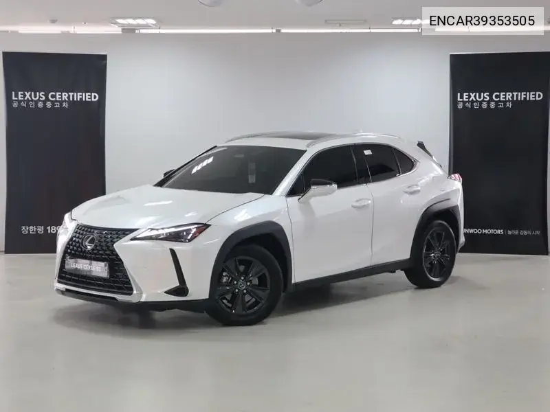 Lexus UX 2024 года выпуска