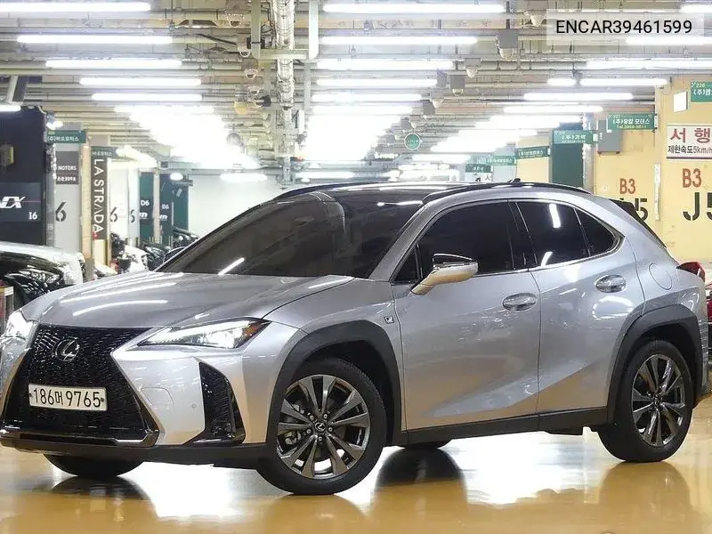 Lexus UX 2024 года выпуска
