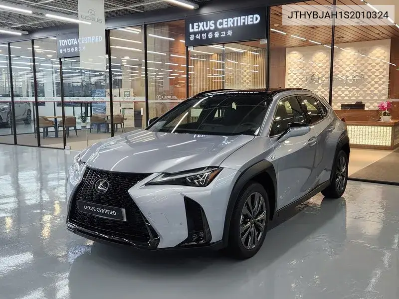 Lexus UX 2024 года выпуска