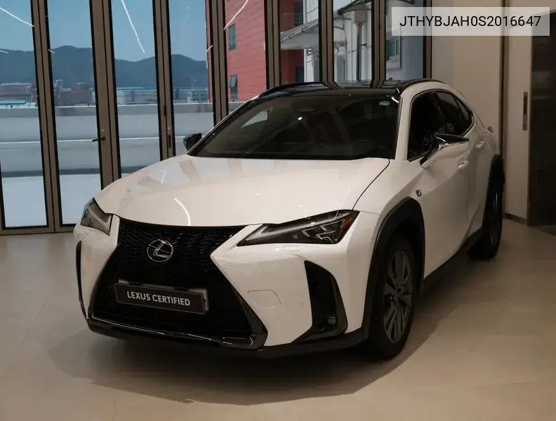 Lexus UX 2024 года выпуска