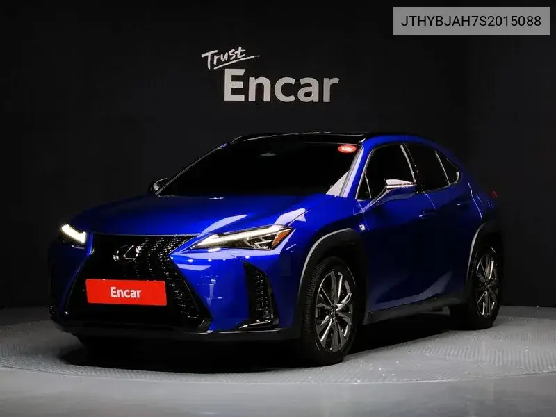 Lexus UX 2024 года выпуска