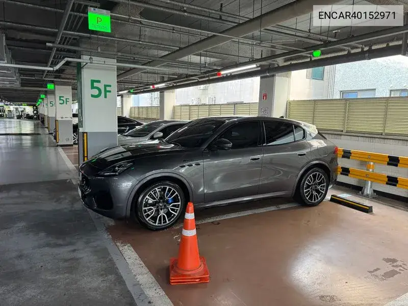 Maserati Grecale 2023 года выпуска