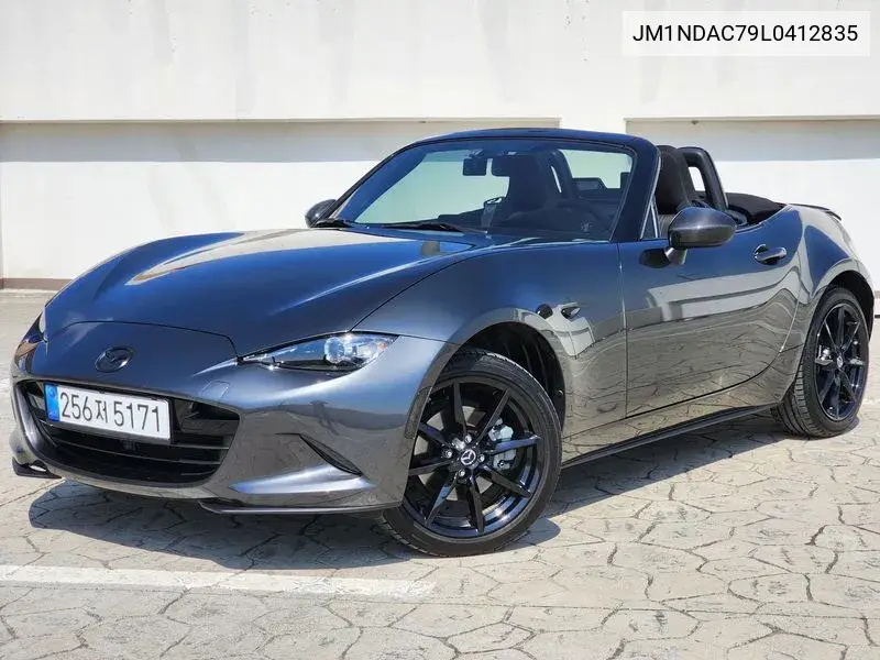 Mazda MX-5 2020 года выпуска