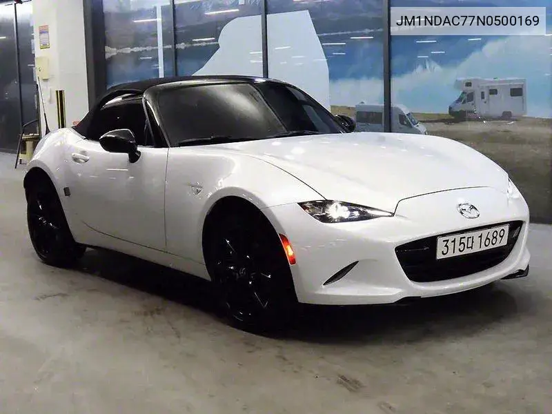 Mazda MX-5 2022 года выпуска