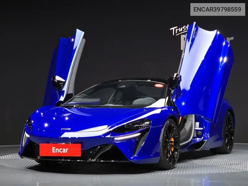 McLaren Artura 2023 года выпуска