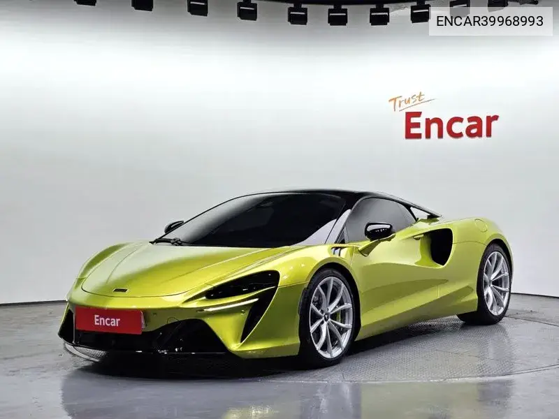 McLaren Artura 2023 года выпуска