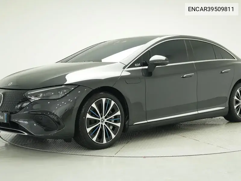 Mercedes-Benz EQE 2022 года выпуска