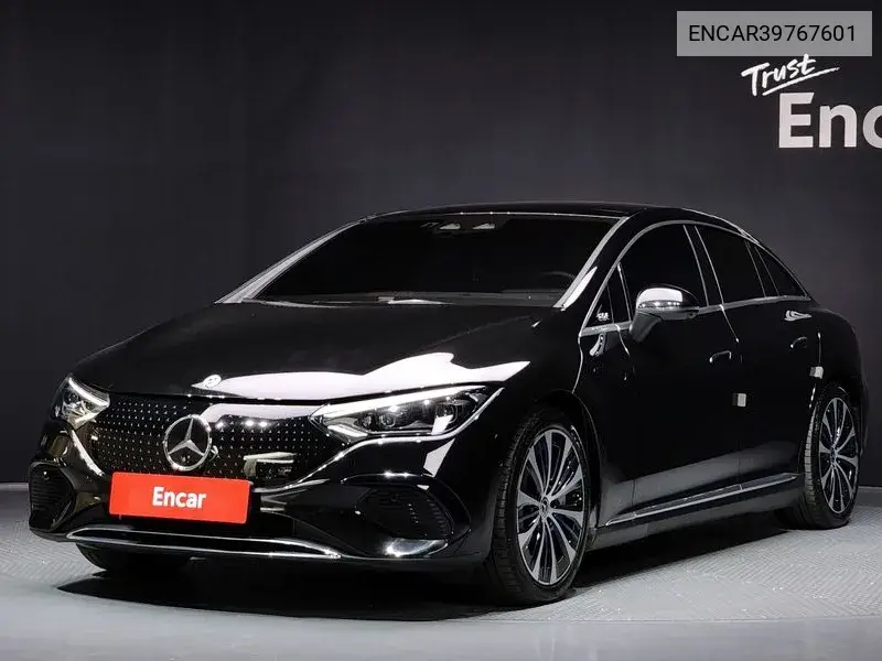 Mercedes-Benz EQE 2022 года выпуска