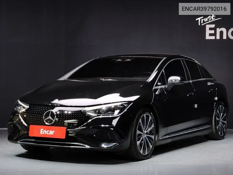 Mercedes-Benz EQE 2022 года выпуска