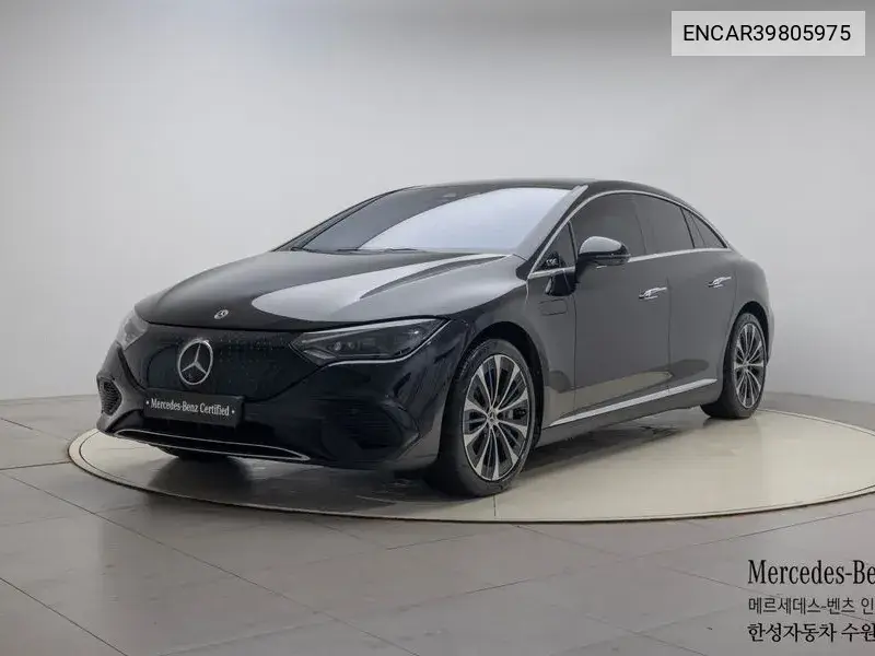 Mercedes-Benz EQE 2022 года выпуска