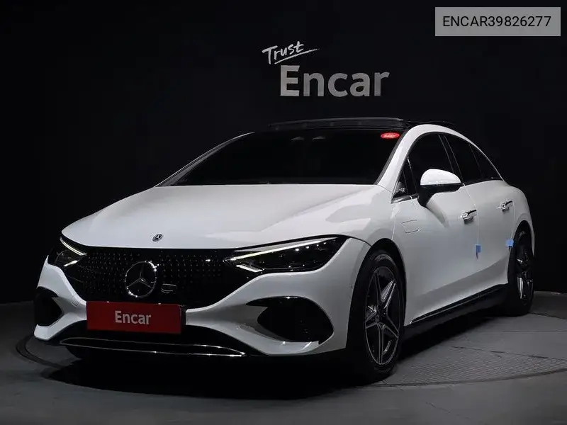 Mercedes-Benz EQE 2022 года выпуска