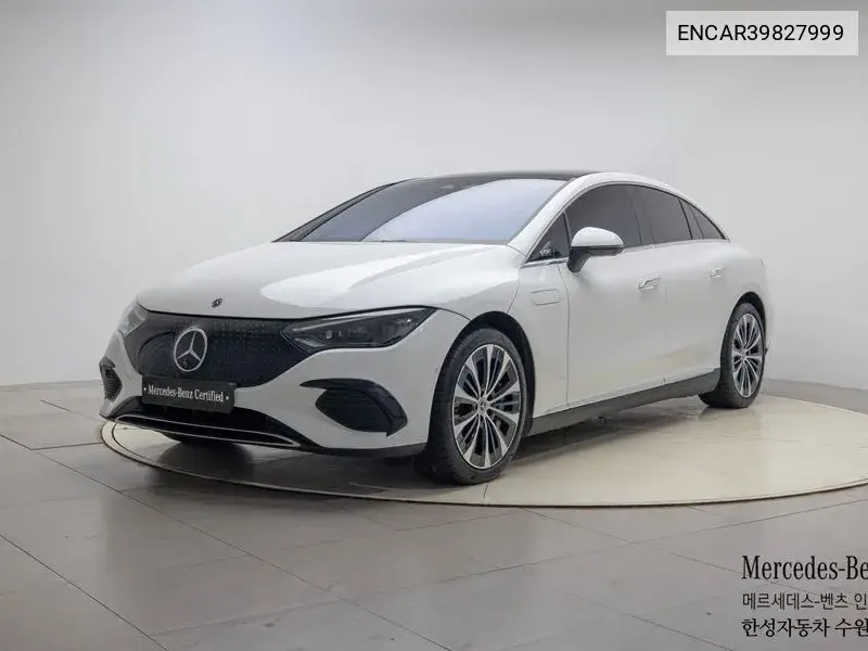 Mercedes-Benz EQE 2022 года выпуска