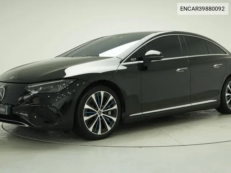 Mercedes-Benz EQE 2022 года выпуска