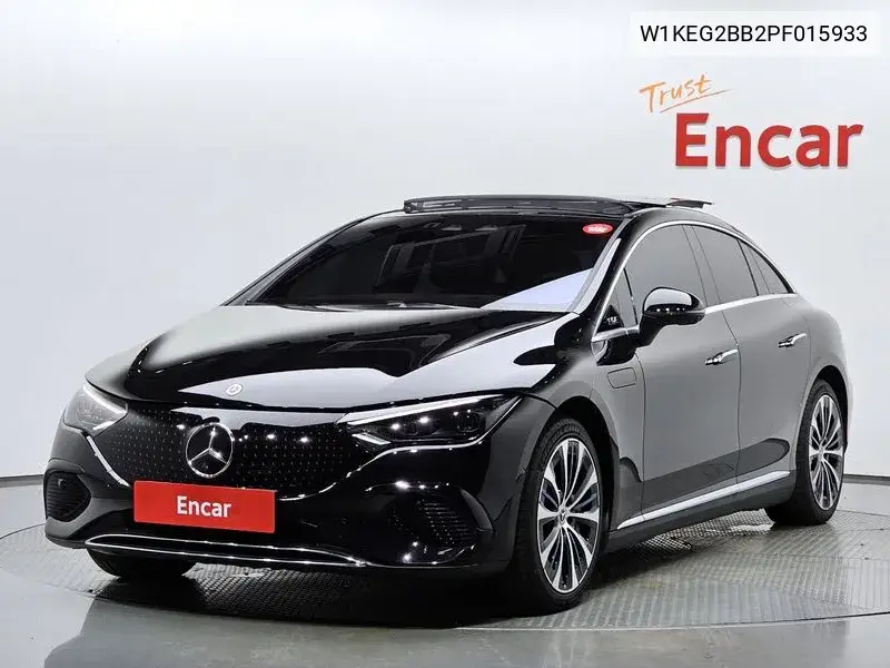 Mercedes-Benz EQE 2022 года выпуска