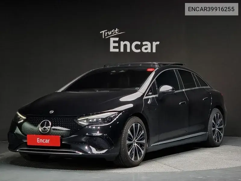Mercedes-Benz EQE 2022 года выпуска