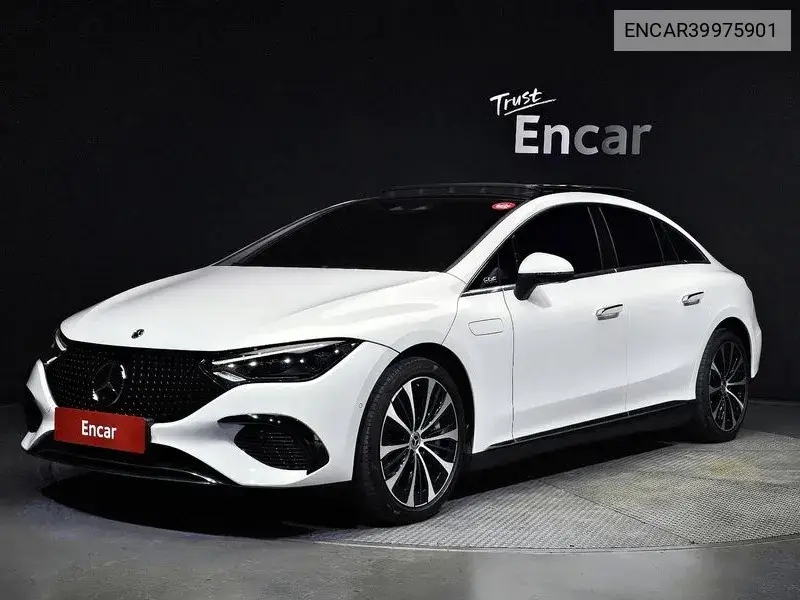 Mercedes-Benz EQE 2022 года выпуска