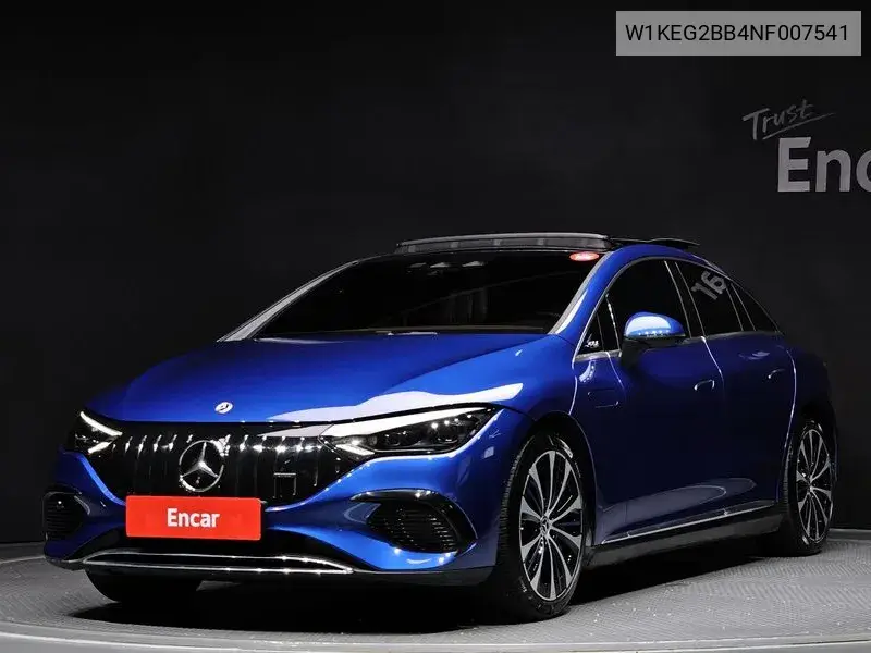 Mercedes-Benz EQE 2022 года выпуска