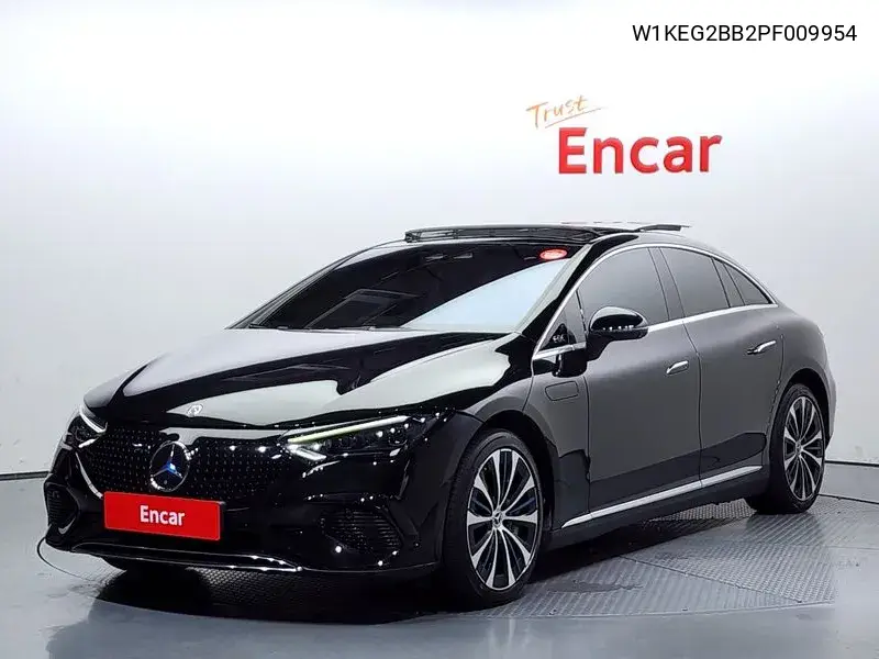 Mercedes-Benz EQE 2022 года выпуска