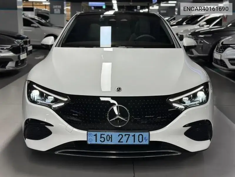 Mercedes-Benz EQE 2022 года выпуска