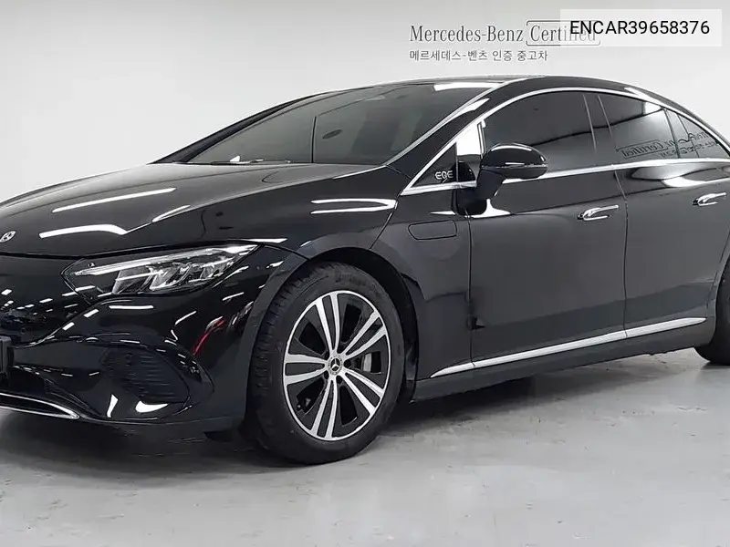 Mercedes-Benz EQE 2023 года выпуска