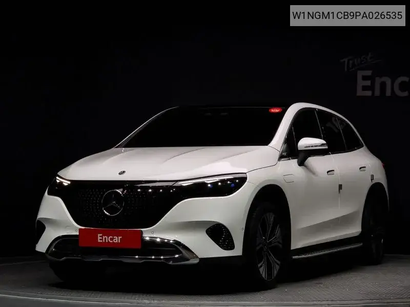 Mercedes-Benz EQE 2023 года выпуска