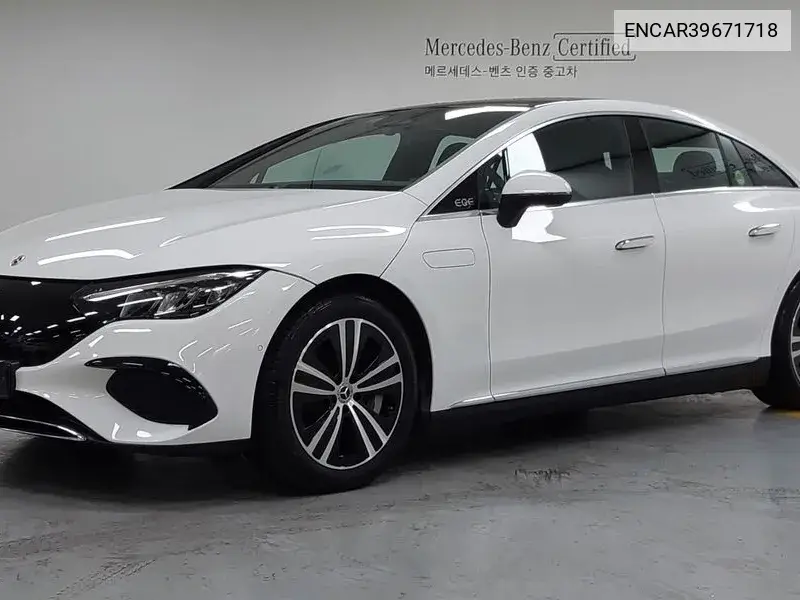 Mercedes-Benz EQE 2023 года выпуска