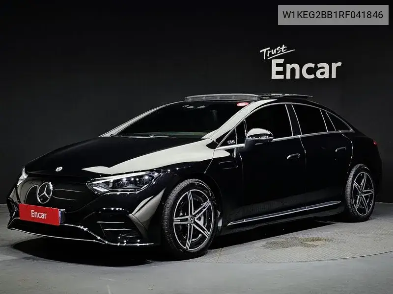 Mercedes-Benz EQE 2023 года выпуска