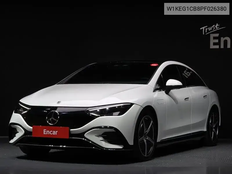 Mercedes-Benz EQE 2023 года выпуска