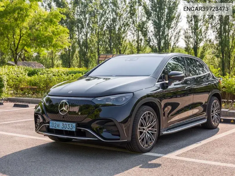 Mercedes-Benz EQE 2023 года выпуска