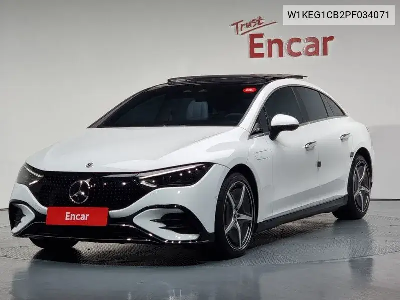 Mercedes-Benz EQE 2023 года выпуска