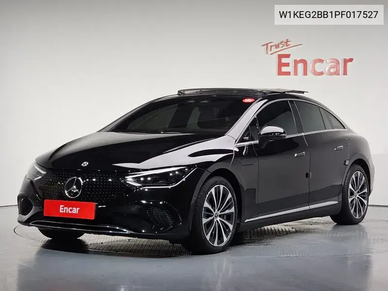 Mercedes-Benz EQE 2023 года выпуска