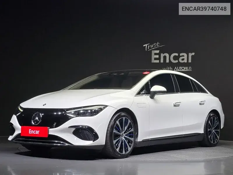 Mercedes-Benz EQE 2023 года выпуска