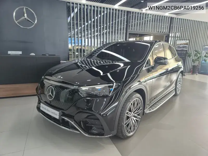 Mercedes-Benz EQE 2023 года выпуска