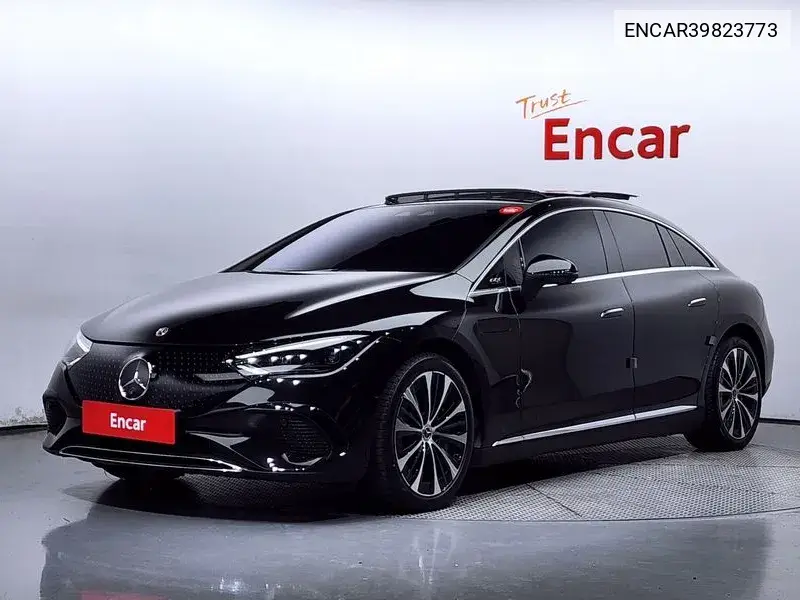 Mercedes-Benz EQE 2023 года выпуска