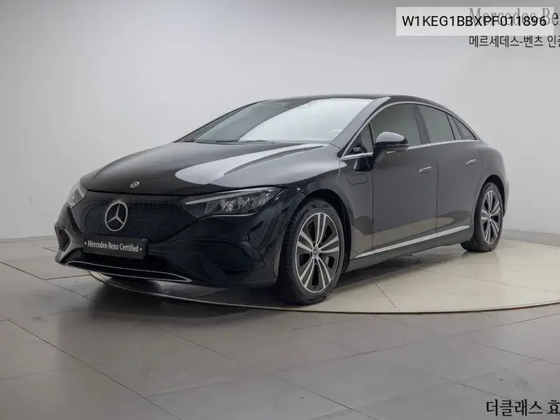 Mercedes-Benz EQE 2023 года выпуска