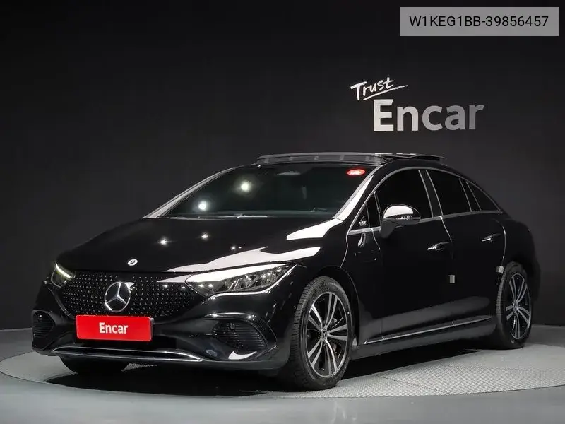 Mercedes-Benz EQE 2023 года выпуска