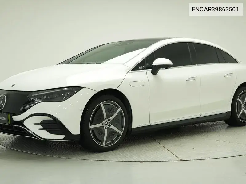 Mercedes-Benz EQE 2023 года выпуска