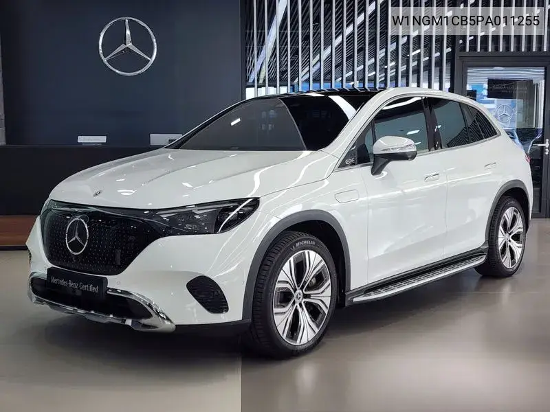 Mercedes-Benz EQE 2023 года выпуска