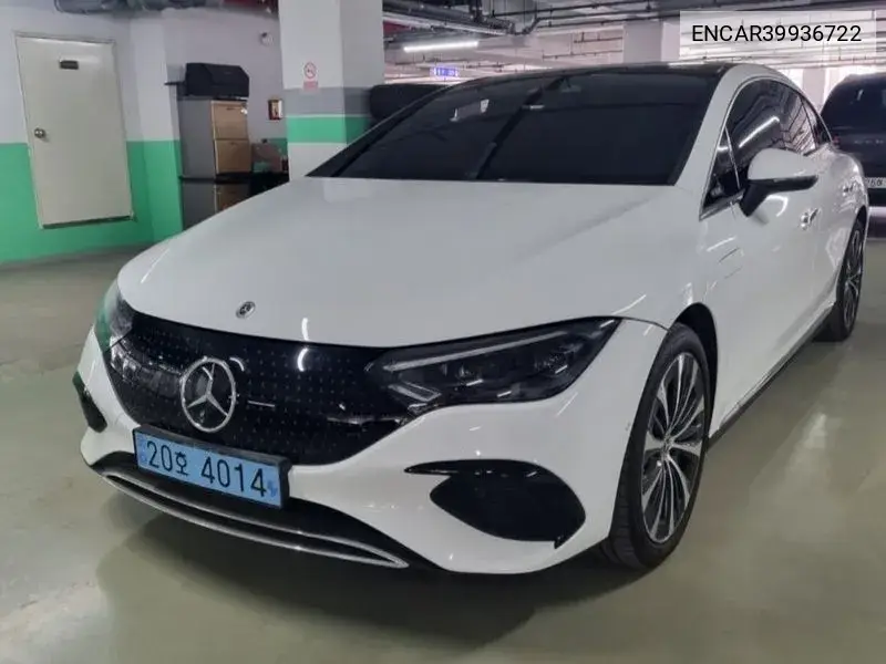 Mercedes-Benz EQE 2023 года выпуска