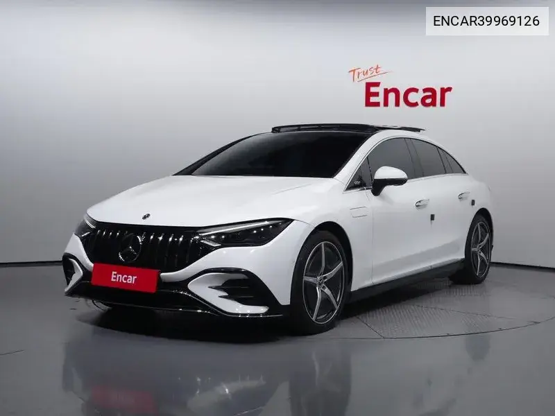 Mercedes-Benz EQE 2023 года выпуска