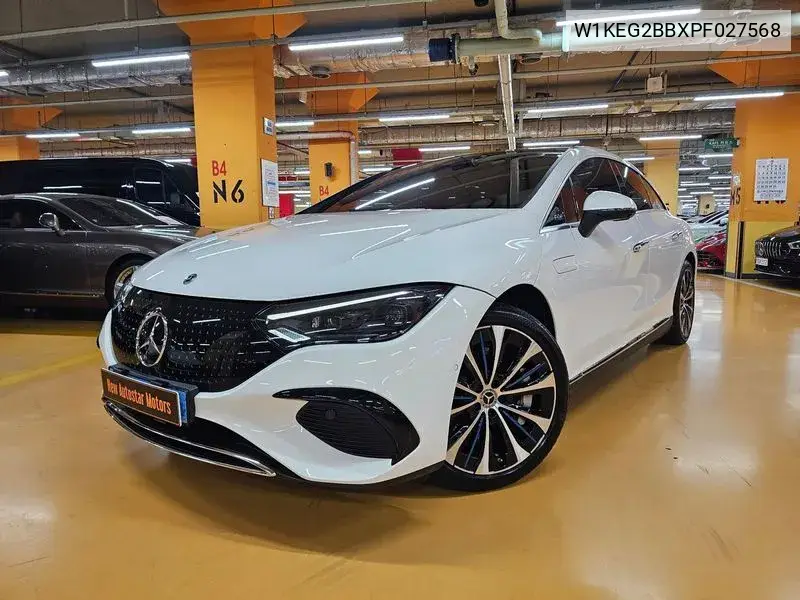 Mercedes-Benz EQE 2023 года выпуска