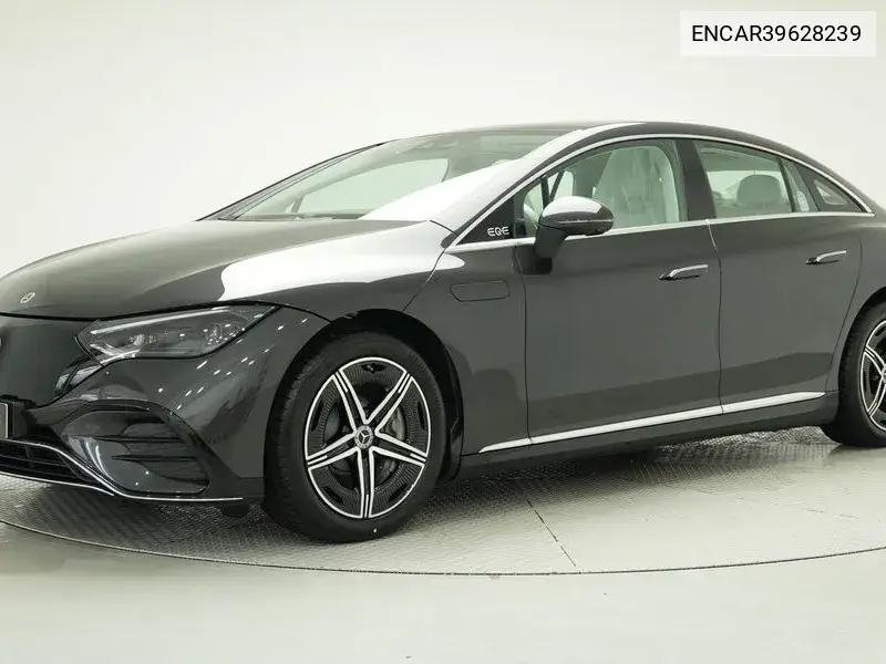 Mercedes-Benz EQE 2024 года выпуска
