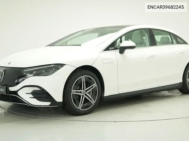 Mercedes-Benz EQE 2024 года выпуска