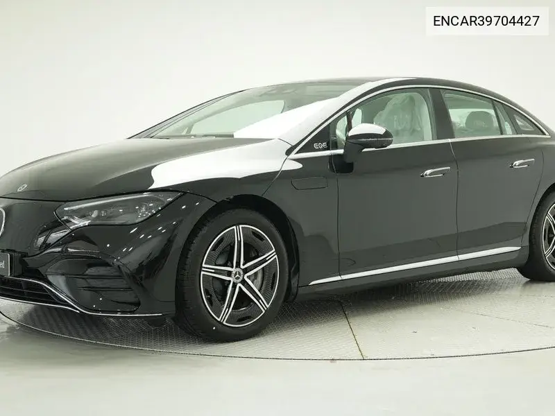 Mercedes-Benz EQE 2024 года выпуска