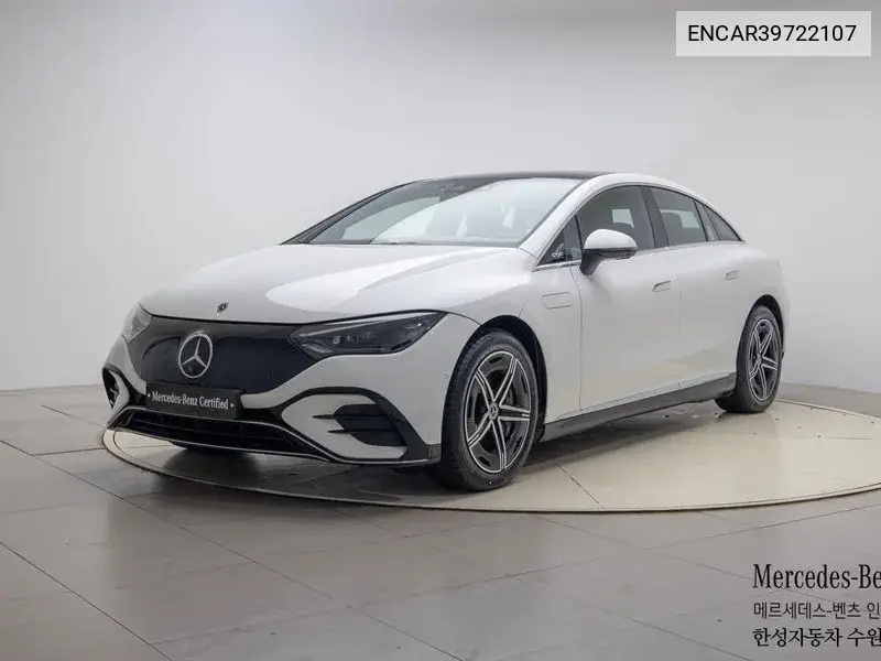 Mercedes-Benz EQE 2024 года выпуска