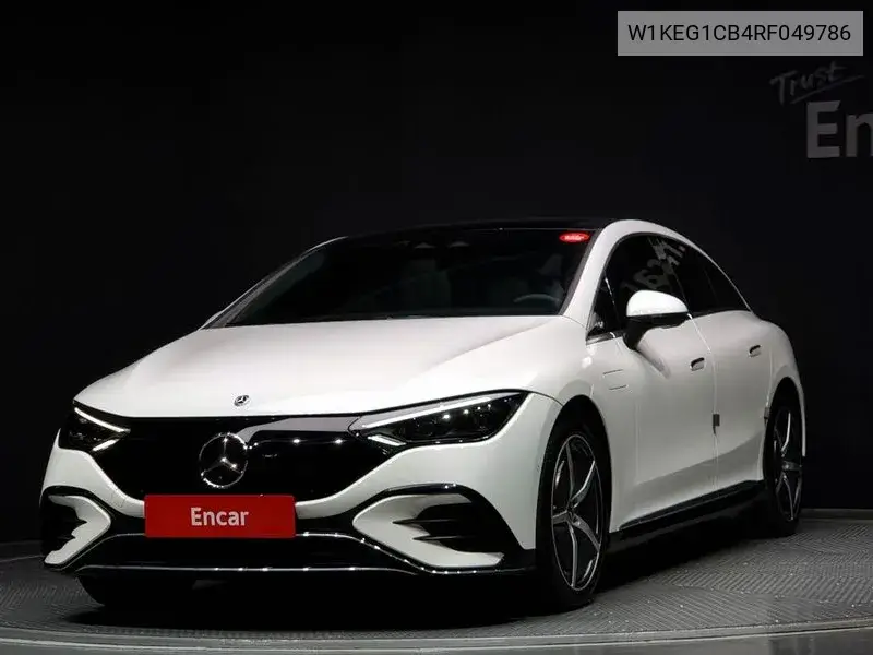 Mercedes-Benz EQE 2024 года выпуска